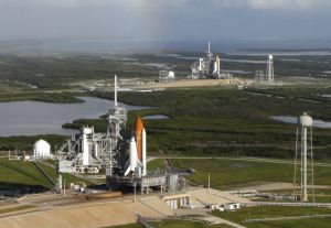 Space Shuttle Endeavour LC39B (hinten), Atlantis LC39A (vorne)